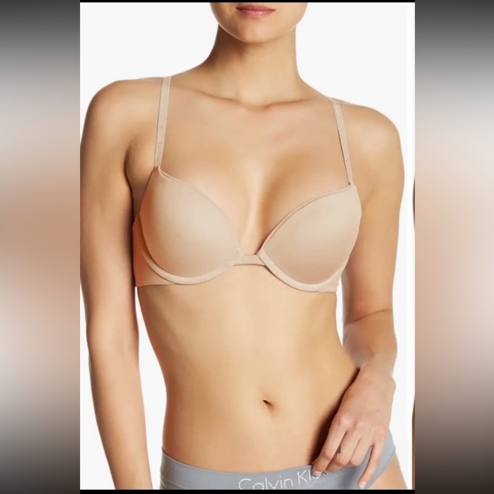 Calvin Klein Nude Push-up Crossback
Plunge Bra NWT 42.00